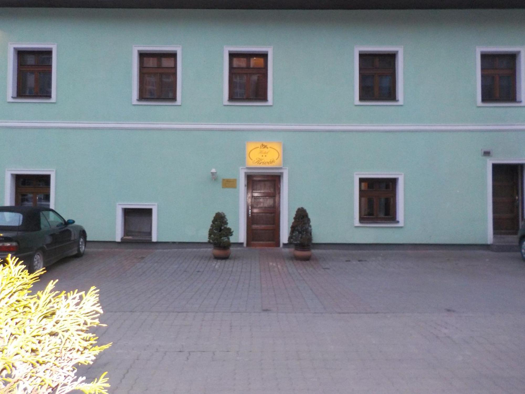 Hotel Krivan Kysucke Nove Mesto Екстериор снимка