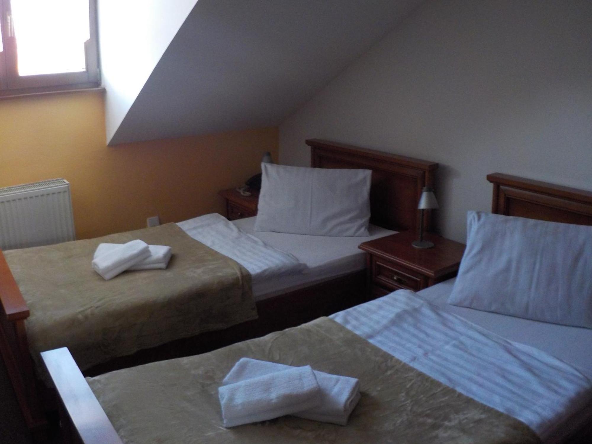 Hotel Krivan Kysucke Nove Mesto Екстериор снимка